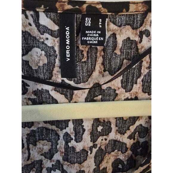 Vero Moda Animal Print Tie Front Top - Size Small - Picture 2 of 3